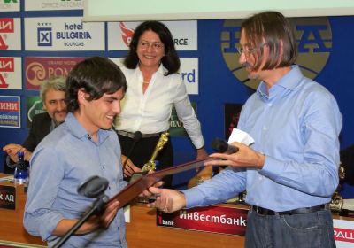 Росен Босев с наградата