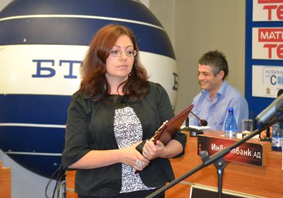 Doroteya Dachkova with the award for Sega Daily